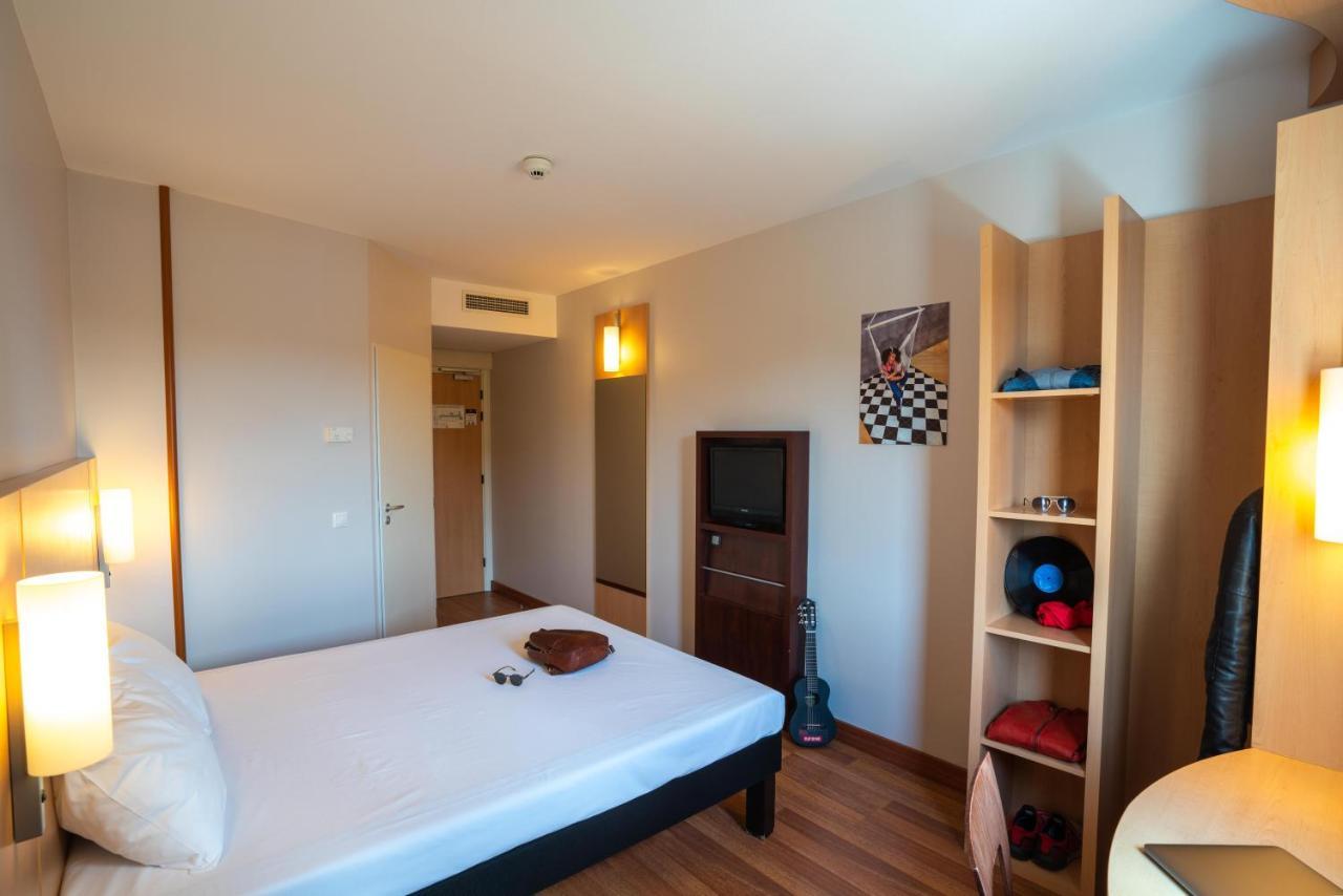 Ibis Hotel Пльзень Экстерьер фото