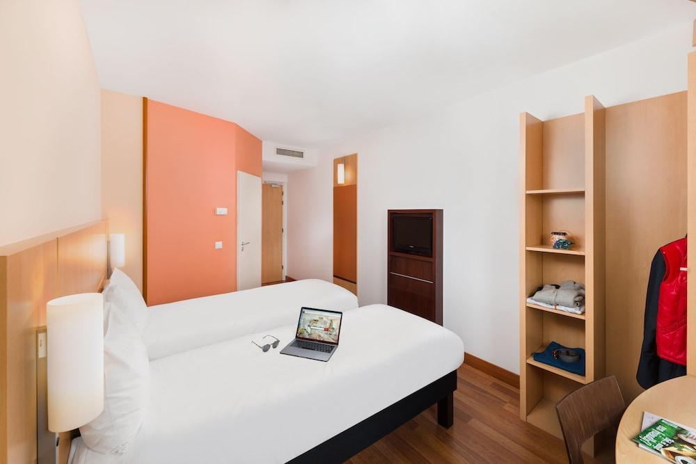 Ibis Hotel Пльзень Экстерьер фото