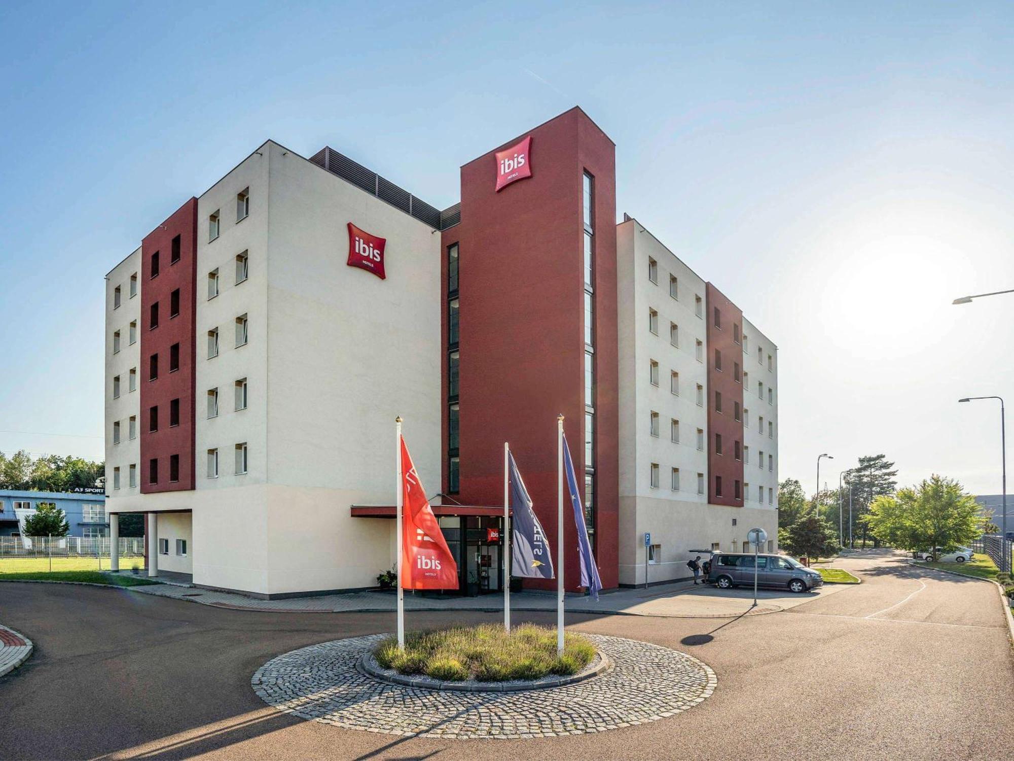 Ibis Hotel Пльзень Экстерьер фото