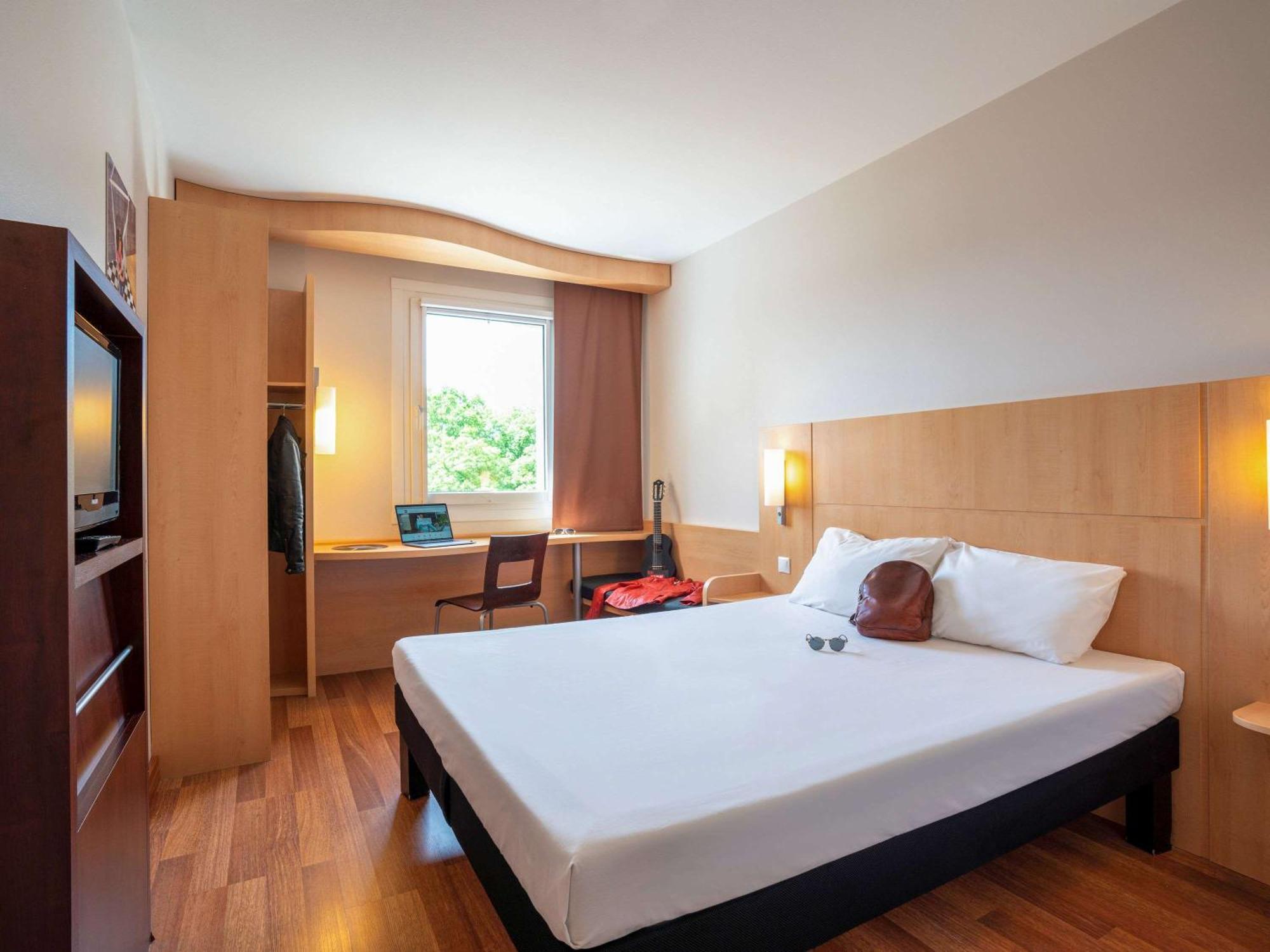 Ibis Hotel Пльзень Экстерьер фото